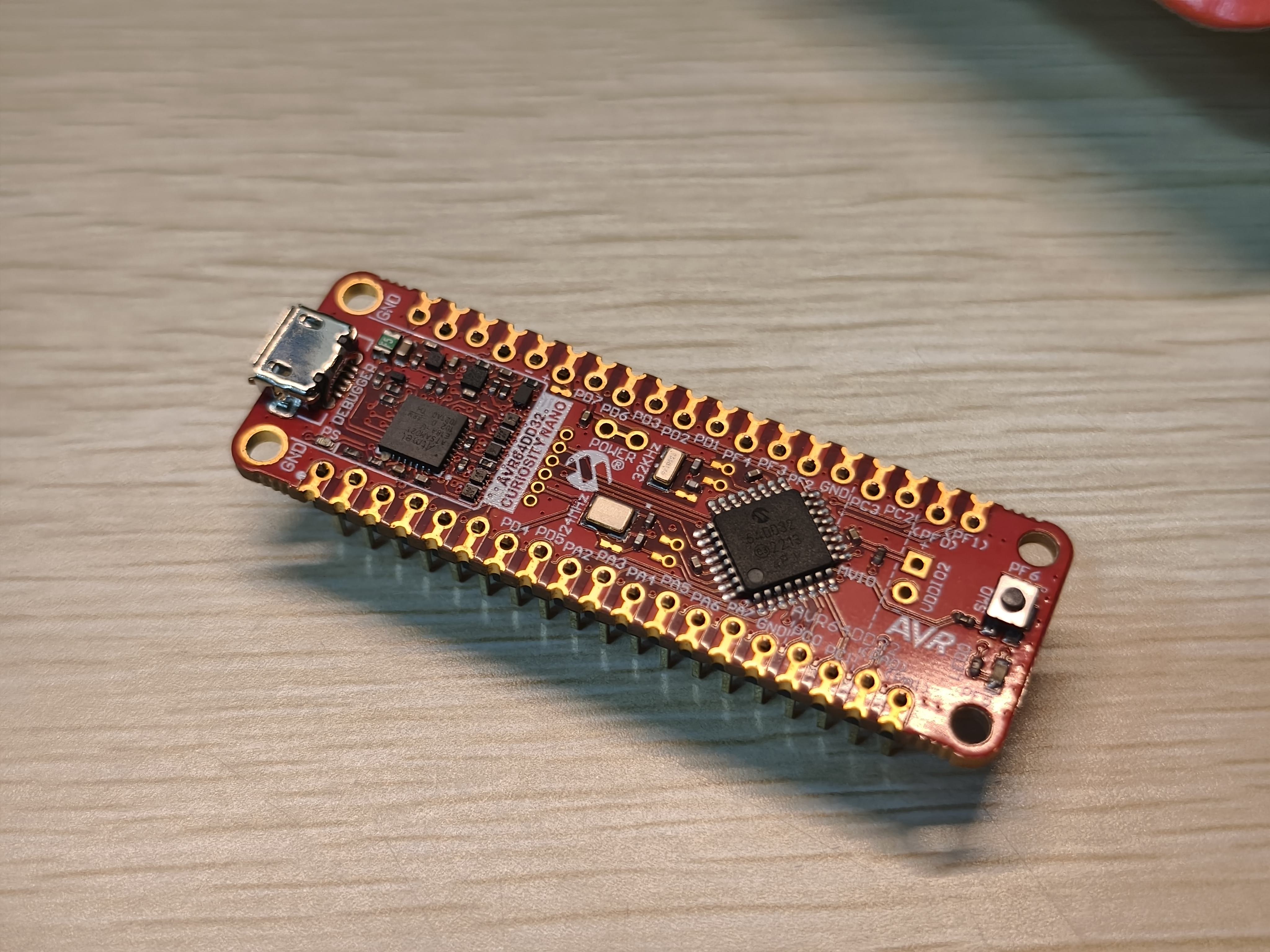 Microchip AVR64DD32 Curiosity Nano